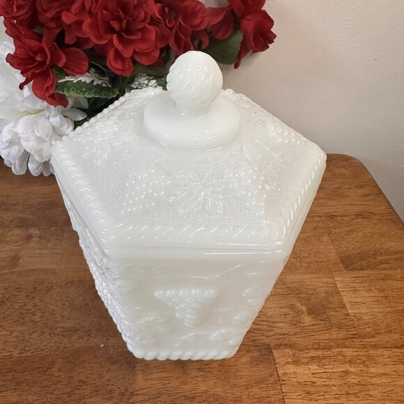Anchor Hocking Fire King Milk Glass Grape Cookie‎ Jar Vintage Lidded Canister - Picture 3 of 8